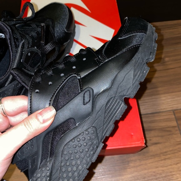 Nike Air Hurache (like new) - Picture 3 of 6